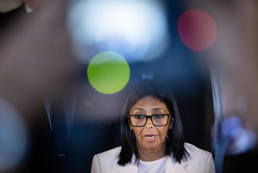 Expusieron cómo Delcy Rodríguez pudo viajar a Países Bajos pese a sanciones de la UE