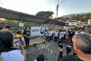 Familiares de presos políticos y activistas realizaron acto en memoria de Víctor Hugo Quero en El Rodeo I