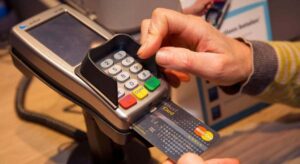 Fin del código de 4 dígitos en las tarjetas bancarias: lo que hay que saber sobre el nuevo sistema biométrico