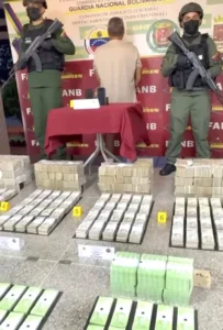 GNB incauta un cerro de billetes viejos que iban para las trochas