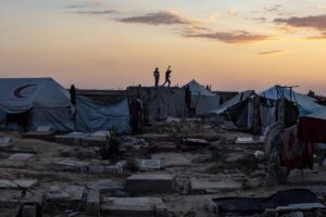 Gaza lucha por sobrevivir en un mar de tiendas: refugio, agua y ayuda psicológica, las necesidades más acuciantes | elperiodico.com