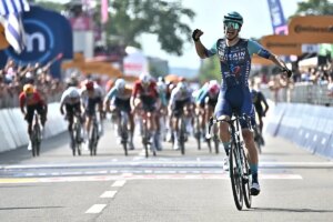 Giro de Italia: Segaert roba la etapa de Novi Ligure en el Giro | elmundo.es