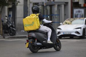 Glovo y los sindicatos pactan un ERE que afectará a 436 repartidores, 300 menos de lo previsto inicialmente | europapress.es