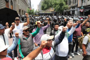 Gobierno mexicano blinda el Zócalo ante protestas de maestros a semanas del torneo