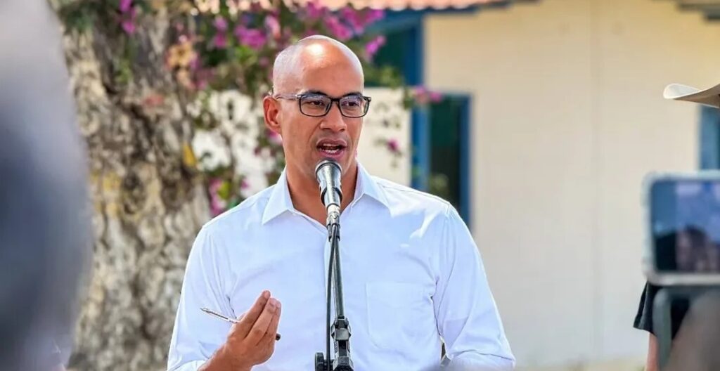 Héctor Rodríguez admitió que el chavismo dio "un paso atrás" por la superioridad militar de EEUU