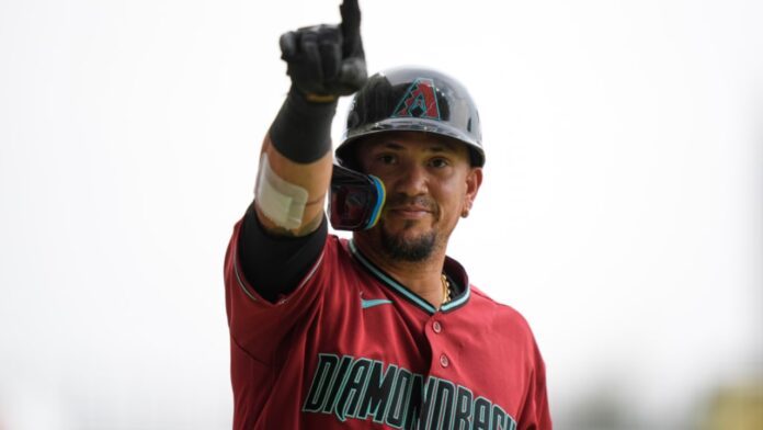 Ildemaro Vargas empató el récord de más juegos dando hits para un venezolano en la MLB