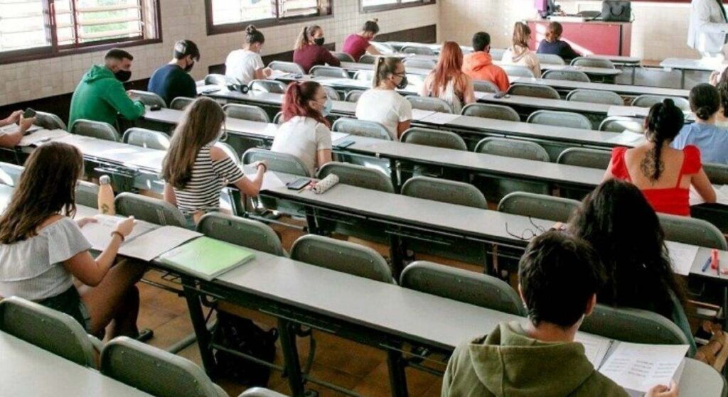 Ingeniero se muestra claro con los detectores de frecuencia antipinganillos: "Es poner puertas al campo"