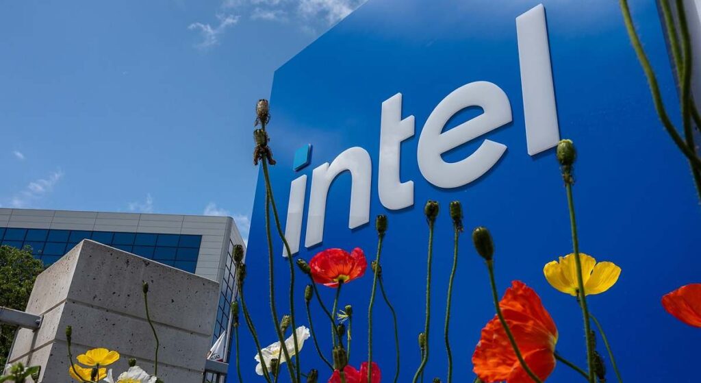Intel se dispara un 15%: el acuerdo con Apple está muy cerca de cerrarse con la mediación de Trump entre bambalinas