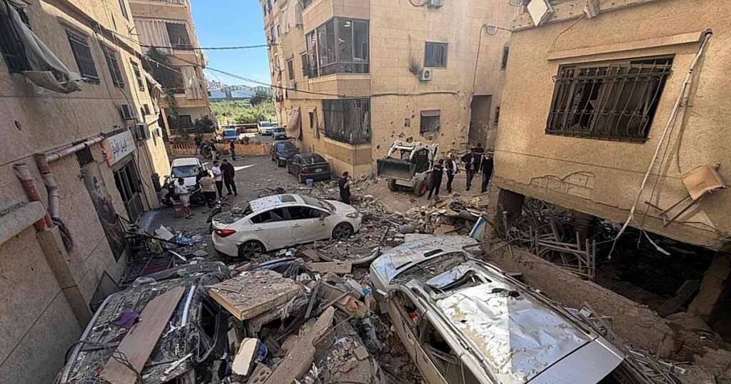 Israel vuelve a bombardear Beirut pese a la tregua y endurece su ofensiva en el sur del Líbano