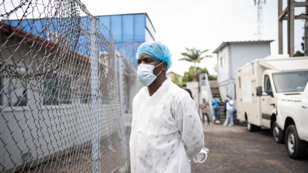 Un trabajador sanitario durante el brote de ébola en República Democrática del Congo, en mayo de 2026