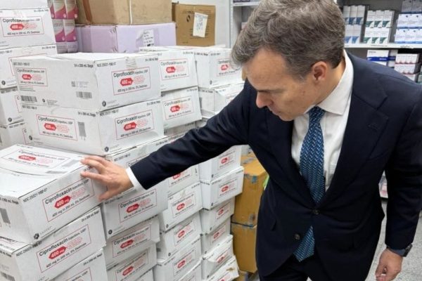 John Barrett: He comprobado que los suministros médicos enviados por EE.UU. benefician a venezolanos