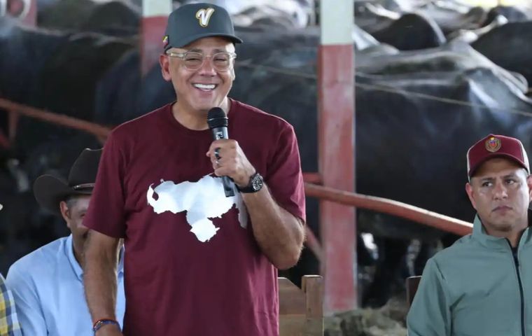 Jorge Rodríguez confiesa la destrucción de tierras expropiadas y plantea nueva ley