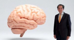 José Miguel Laímez, neurólogo: «El alzhéimer y la demencia se pueden reducir un 50% cambiando el estilo de vida»