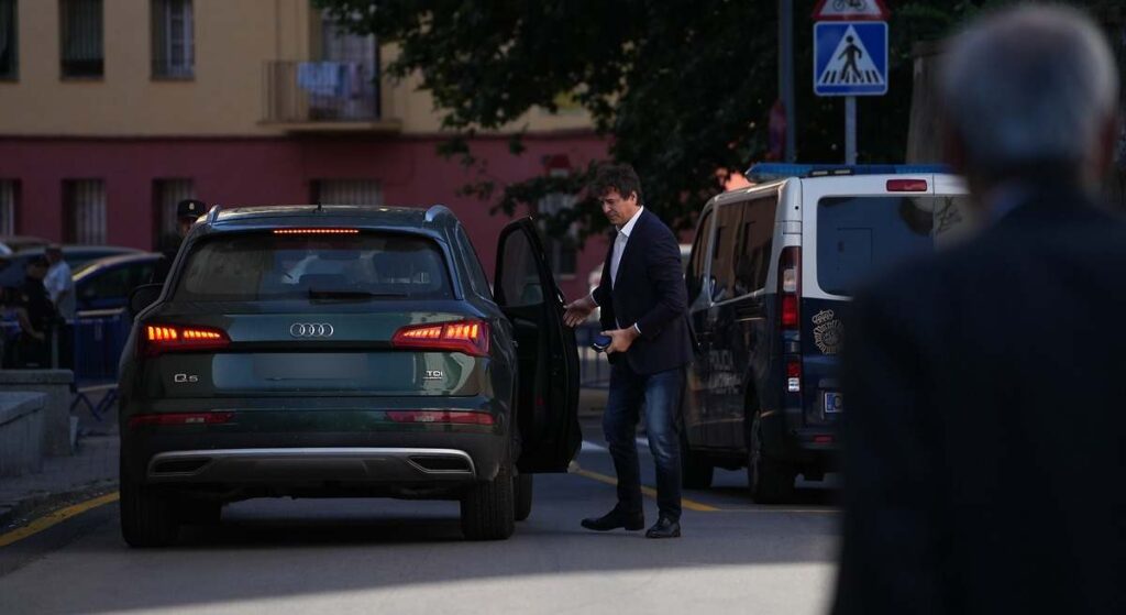 Juicio al hermano de Pedro Sánchez: la Audiencia de Badajoz suspende la vista hasta el lunes para resolver las cuestiones previas