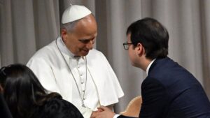 La Iglesia católica en tiempos de IA: El Papa, la «herejía» de Palantir y la apuesta por Anthropic | elperiodico.com