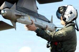 La Marina de EEUU desarrolla misiles compactos AIM-9X para los F-35 y drones de combate