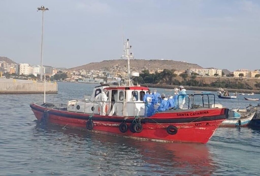 La OMS confirma que 3 pasajeros sospechosos de hantavirus ya han sido evacuados del crucero y se dirigen a Países Bajos