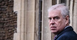 La Policía amplía la investigación sobre los abusos sexuales y corrupción del ex príncipe Andrés