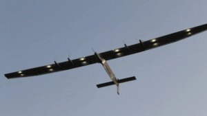 La aeronave a energía solar que voló por todo el mundo cae frente a las costas de EE.UU.
