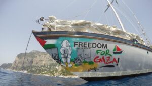 La flotilla denuncia 15 agresiones sexuales y decenas de heridos entre sus miembros detenidos en Israel | elperiodico.com