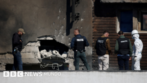 «La guerra de Rusia cruza otra línea roja»: el impacto de un dron contra un edificio en Rumania deja dos heridos y provoca la condena de la OTAN