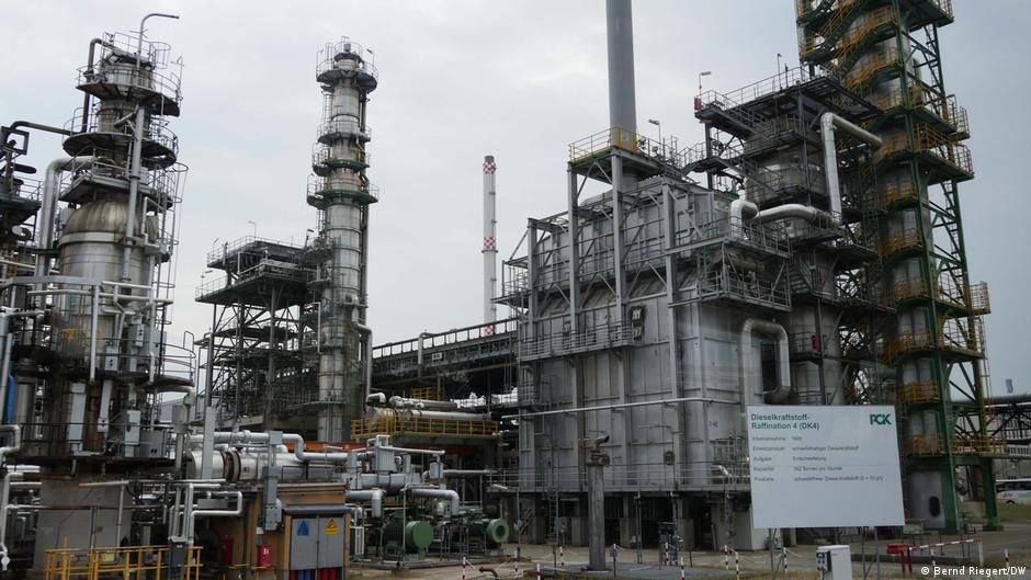 La refinería alemana PCK busca alternativas al crudo kazajo