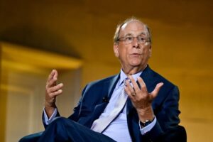Larry Fink, CEO de BlackRock, expresó optimismo sobre invertir en Venezuela
