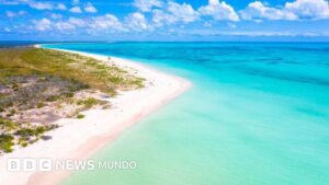 Las paradisíacas playas para turistas en el Caribe a las que los locales no pueden acceder