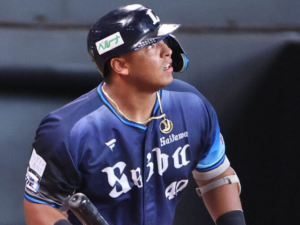Leandro Cedeño regresará a Japón tras firmar con Yakult