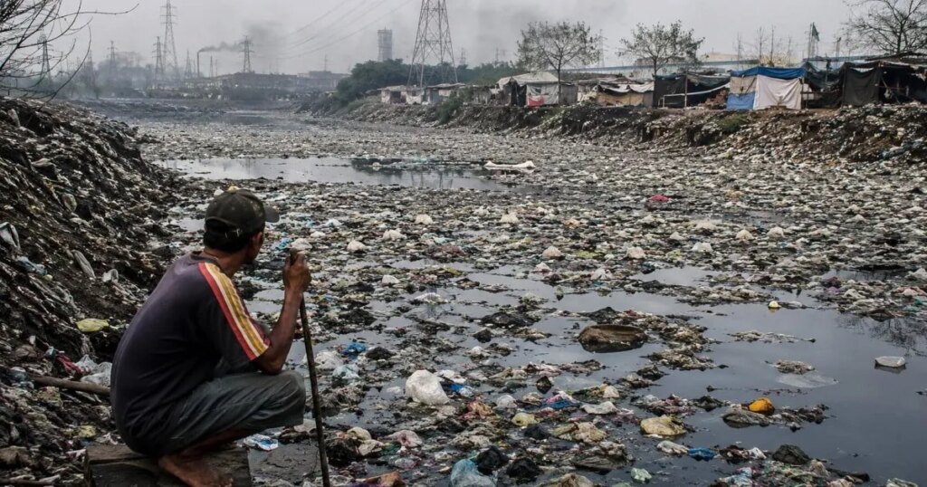 Los 12 contaminantes más letales del planeta: los químicos invisibles que siguen viajando por el cuerpo humano décadas después