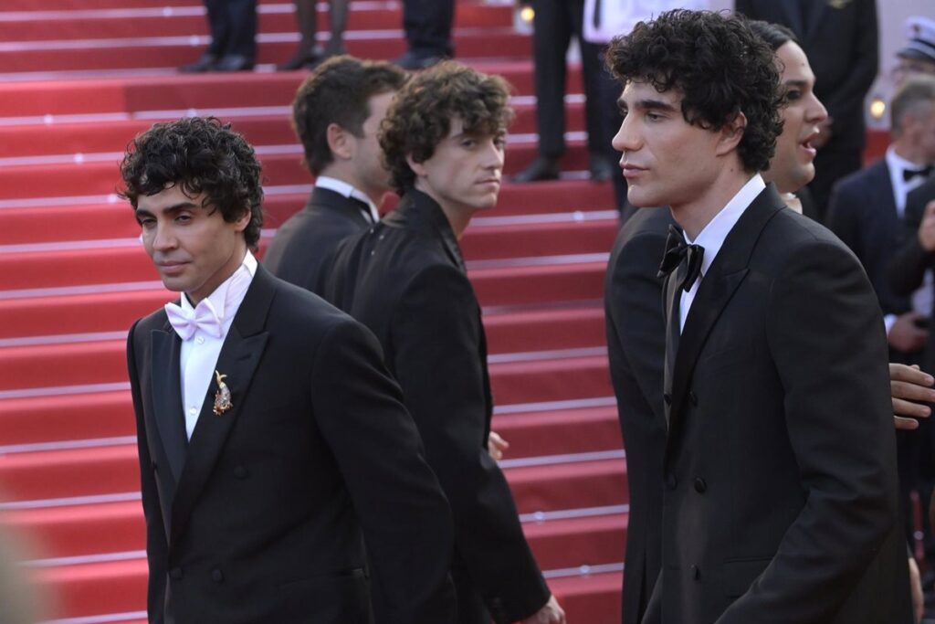 Los Javis ganan el premio a Mejor Dirección en la 79 edición del Festival de Cannes por su película 'La bola negra'