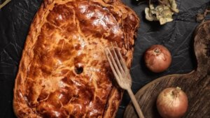 Los cocineros coinciden: la empanada gallega lleva un agujero en el centro y este es el motivo