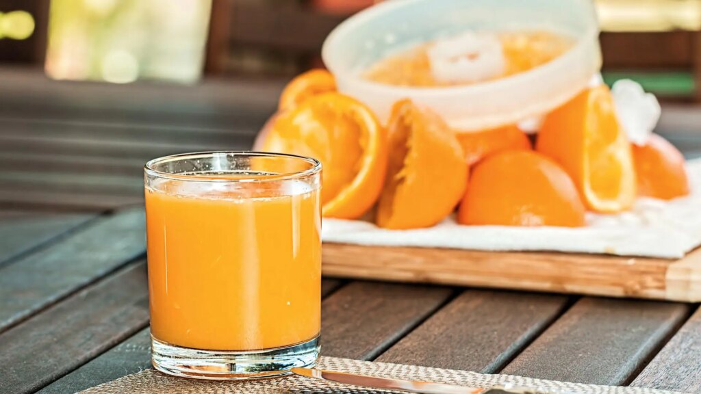 Los expertos coinciden: ¿Es recomendable beber zumo de naranja todos los días?