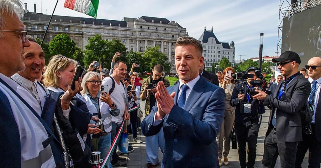 Magyar, a su llegada al Parlamento para su toma de posesión: "Dios bendiga a todos los húngaros"