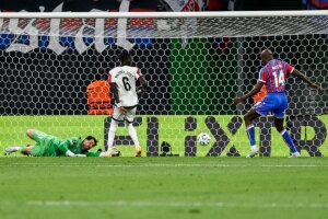 Maldito despertar del Rayo: el Crystal Palace le arrebata la Conference con un gol de Mateta | elmundo.es