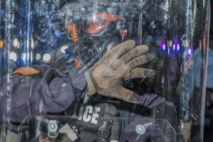 Manifestantes pro y anti ICE se encaran frente a centro de inmigrantes en Nueva Jersey – AlbertoNews