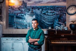 Manuel Marlasca, escritor: “Todos tenemos zonas de sombra que no nos gustaría que nadie sacara a la luz”