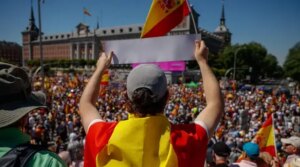 Marchan para pedir salida de Pedro Sánchez del Gobierno 