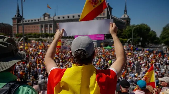 Marchan para pedir salida de Pedro Sánchez del Gobierno 
