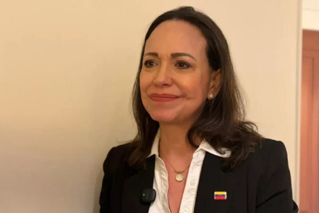 María Corina Machado afirma que regresará a Venezuela "para avanzar en la fase final de la transición"