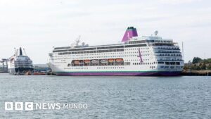 Más de 1.700 personas confinadas en un crucero en Francia tras la sospecha de un brote gastrointestinal y la muerte de un pasajero