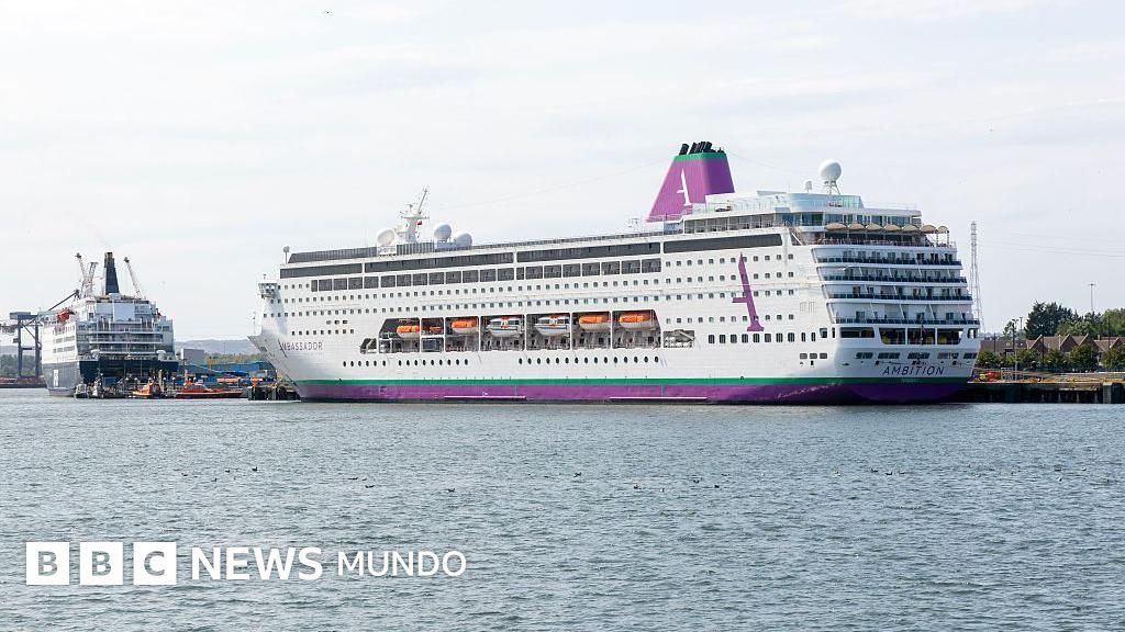 Más de 1.700 personas confinadas en un crucero en Francia tras la sospecha de un brote gastrointestinal y la muerte de un pasajero