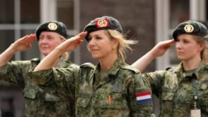 Máxima Zorreguieta completó la primera etapa de su formación militar y recibió una distinción en Países Bajos