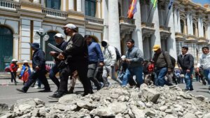 El gobierno boliviano confirmó la muerte de un manifestante en medio de los violentos disturbios contra el presidente Rodrigo Paz