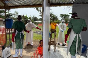 Médicos sin Fronteras: Hospitales del epicentro del ébola en RDC están «repletos» de casos sospechosos