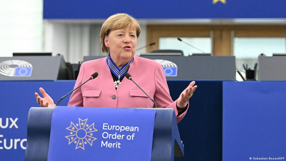 Merkel, Walesa y Solana estrenan Orden Europea al Mérito