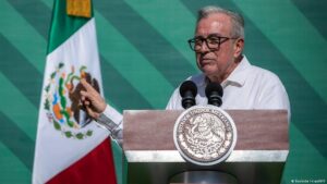México: cesa gobernador acusado de nexos con el narco