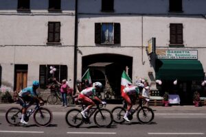 Milagro en Milán: el noruego Dversnes gana en fuga la etapa más llana del Giro de Italia