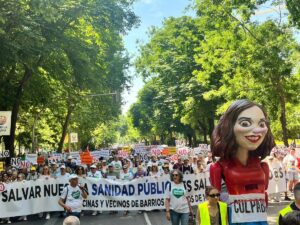 Miles de personas vuelven a recorrer Madrid en defensa de la Sanidad Pública frente al «desmantelamiento» del PP | europapress.es