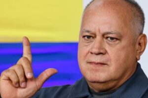 Momento tenso en el Mazo: Un invitado se le rebeló a Diosdado Cabello por enfriar «defensa» a Nicolás Maduro (VIDEO)